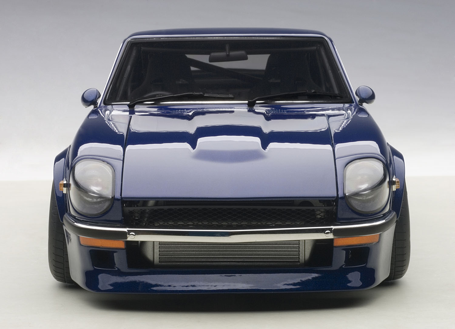 オートアート 湾岸ミッドナイト悪魔のZ S30 と スペシャルディスプレイケース