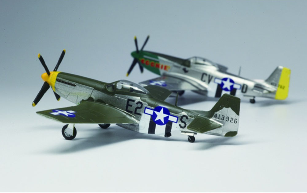 プラッツ PDR-1 1/144 WW.II アメリカ軍 P-51D マスタンク? (2機セット