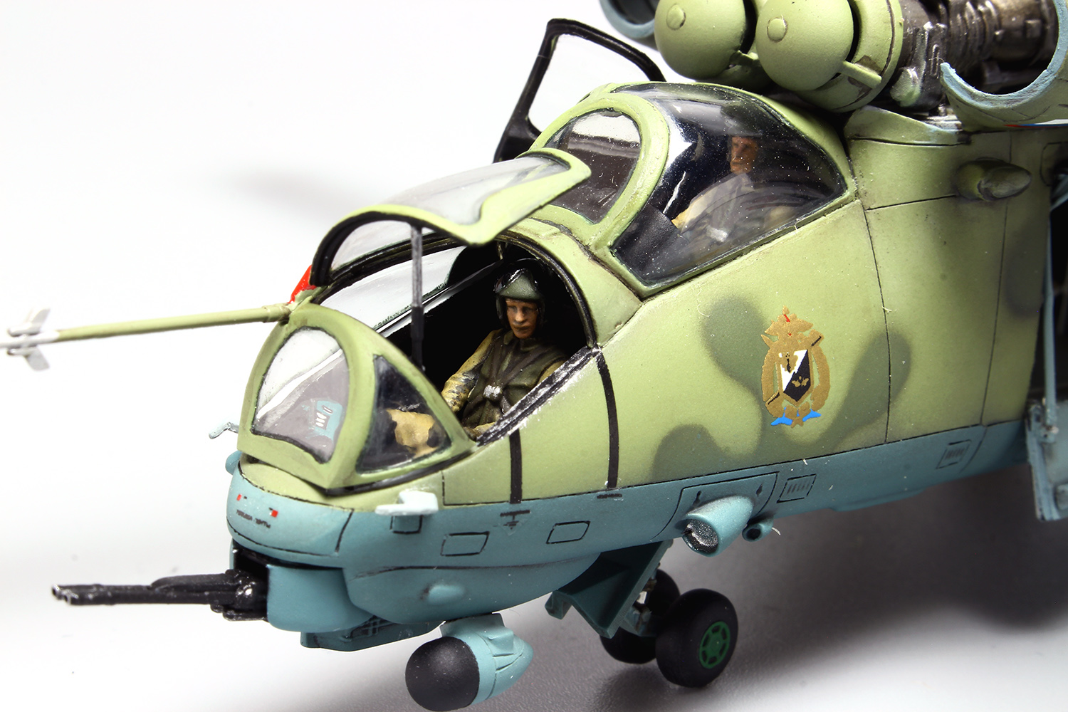 プラッツ AE-16MS 1/72 航空模型特選 ロシア軍 攻撃ヘリコプター Mi-24V/VP 