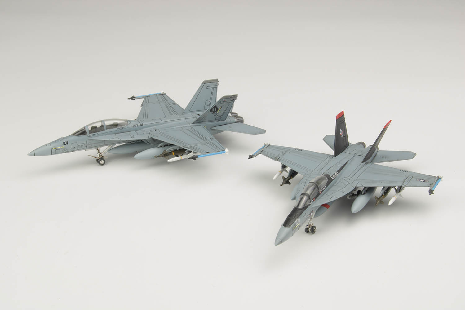 プラッツ AE144-12 1/144 アメリカ海軍 艦上戦闘機 F/A-18F スーパー