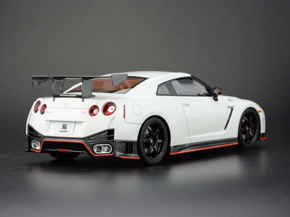 トミーテック 1/18 アヴァンスタイル 日産 GT-R nismo N'attack