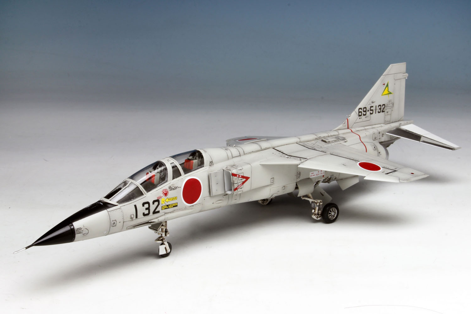 1/72 航空自衛隊 練習機 T-2 後期型 パイロットフィギュア付き | 鉄道