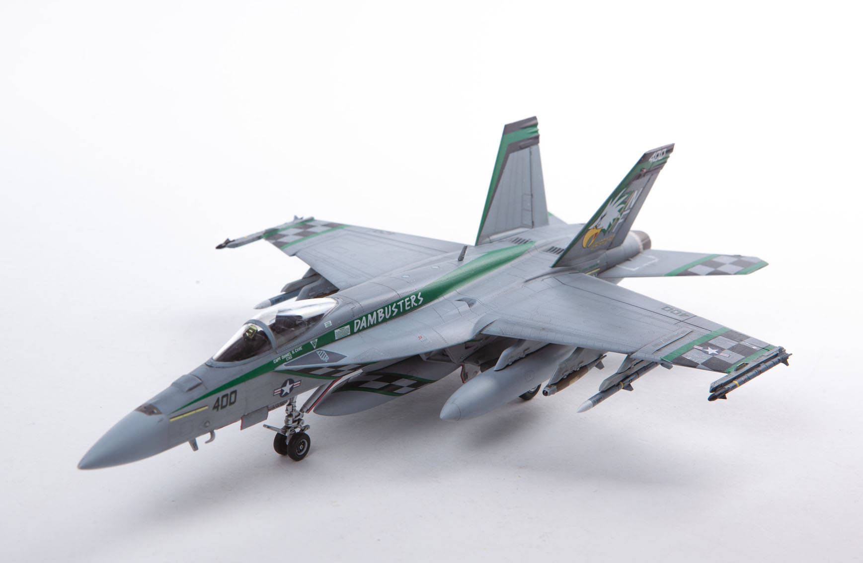 1/72 アメリカ海軍 F/A-18E スーパーホーネット “VFA-195 Chippy Ho