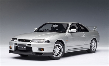 1/18 日産 スカイライン GTR (R33) Vスペック (シルバー) | 鉄道模型 