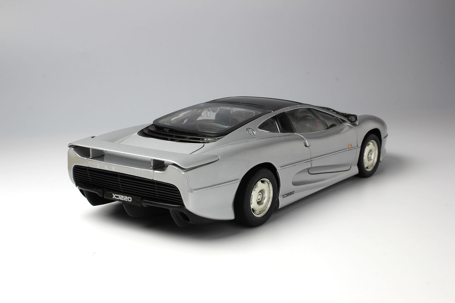 日本産 タミヤ1 24スケール ジャガーXJ220 完成品 fawe.org