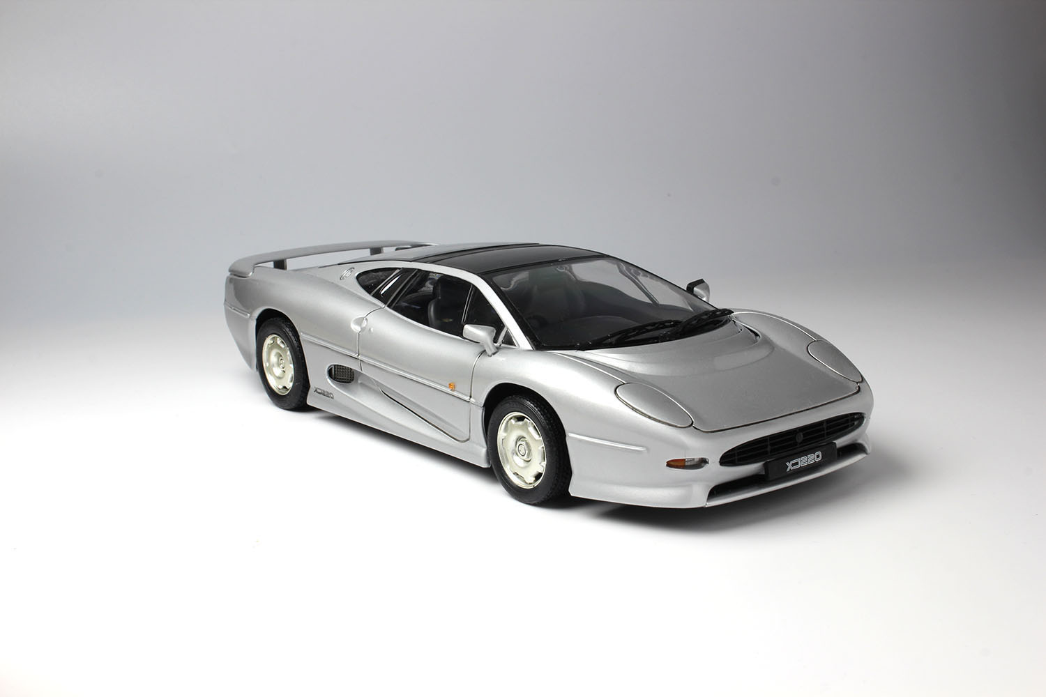 最新作 タミヤ1/24 未開封品 ジャガーXJ220 プラモデル - www.arcadiavr.ca